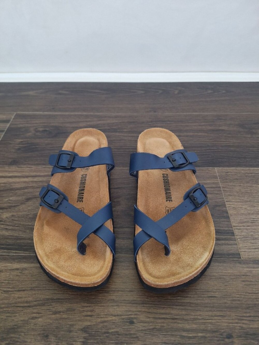 💙 Cushionaire Leather Footbed Sandals Women's Size 7.5 Navy Blue Comfort - Picture 2 of 7